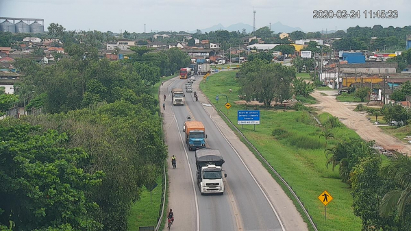 Imagem do trânsito na BR-277 na manhã desta segunda-feira