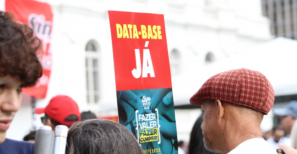 Servidores em protesto: segundo líder do governo, "se for para fazer sacrifício, todo mundo tem que fazer sacrifício'”