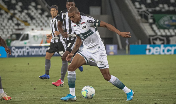 William Matheus enfrenta o Botafogo