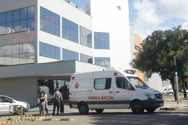 Ocorrência de novos casos de Covid-19 estrangula o sistema de saúde no Estado todo