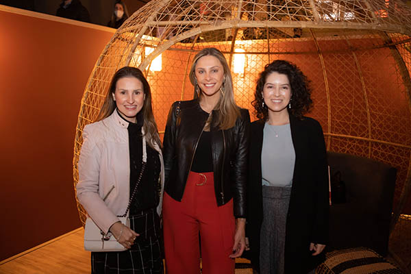 As arquitetas Samara Barbosa, Larissa Loh e Aline Gava, diretora da Gava Ambientes