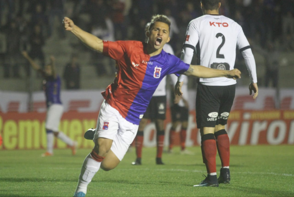 Alesson no Paraná Clube