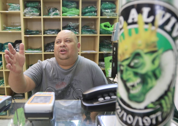 O presidente da Império Alviverde, Lano, na sede da organizada