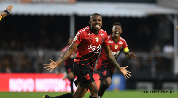 Marcelo Cirino comemora gol no Morumbi: sete rodadas sem perder fora da casa