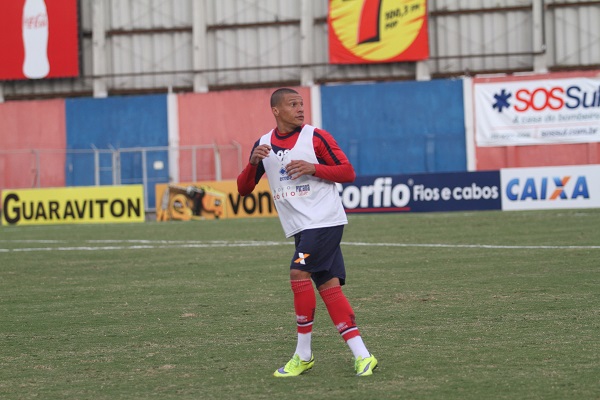 O lateral Danilo Baia, em treino do Paraná Clube, em 2015