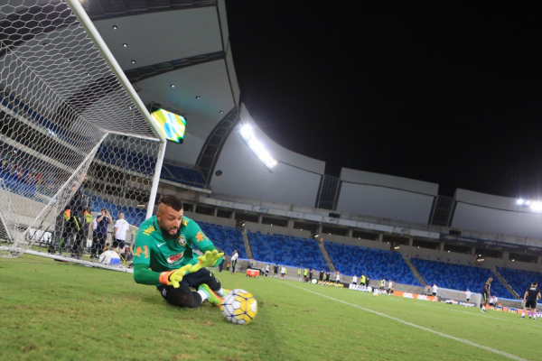 Alex Muralha treina com a seleção brasileira, em 2016