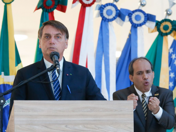 Bolsonaro: "tem gente que não sai de casa, está apavorado dentro de casa"