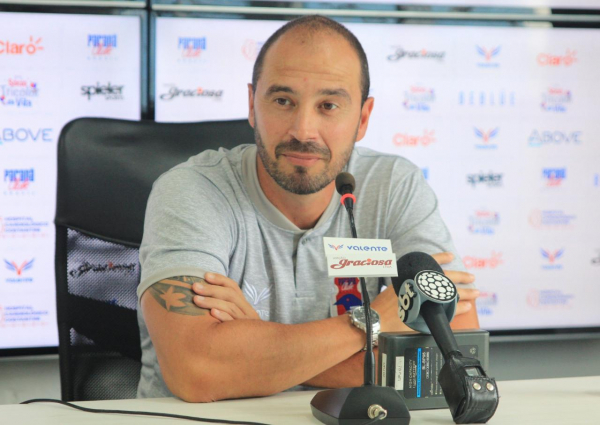 Allan Aal, técnico do Paraná Clube: estreia
