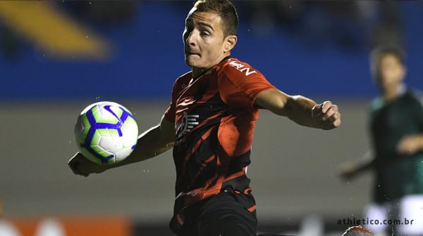 Marco Ruben enfrenta o Goiás