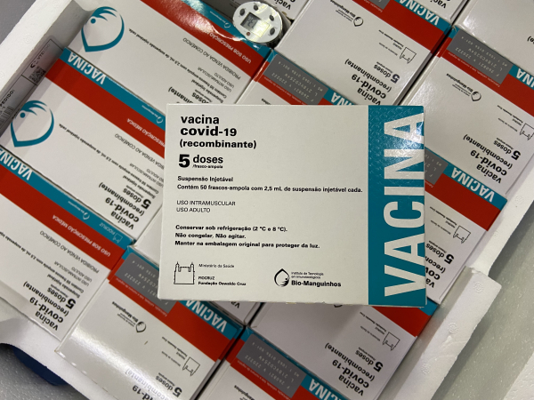 As vacinas ficarão armazenadas no Centro de Medicamentos do Paraná até serem distribuídas para as 22 Regionais de Saúde