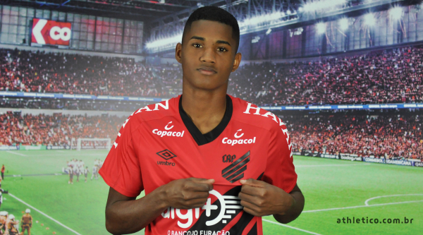 Lateral-esquerdo Abner: contratação mais cara da historia do Furacão, jogador estará à disposição de Tiago Nunes para confronto contra o Boca Juniors