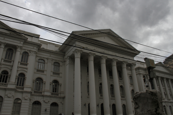 Protesto deve ocupar a Praça Santos Andrade, amanhã