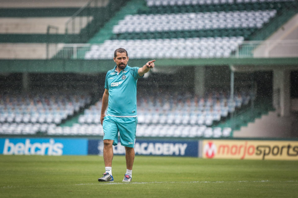 Morínigo comanda treino no Couto Pereira