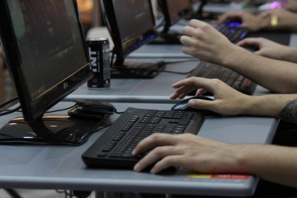 E-games: No FIFA, jogo de futebol onde os duelos são individuais, 20 equipes estão inscritas, 13 masculinas e sete femininas