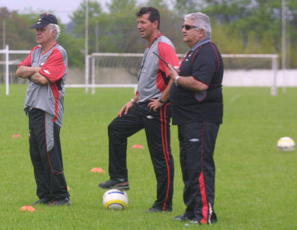 Borba Filho (à direita) em treino do Athletico, em 2005