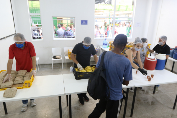 Lanche servido no Restaurante Popular da Matriz: para os mais vulneráveis