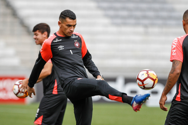O goleiro Santos