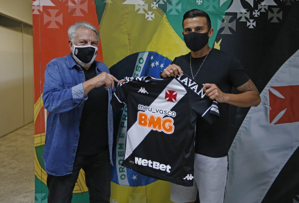 Guilherme Parede (à direita) é apresentado pelo Vasco