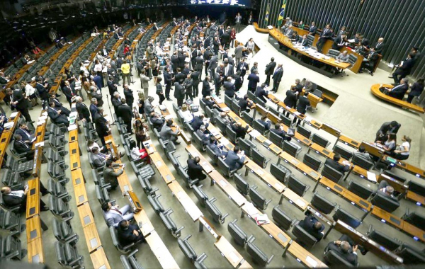 Câmara: Maia apoia projeto