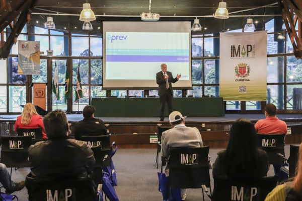 O Presidente da CuritibaPrev, José Luiz Costa Taborda Rauen, no encontro metropolitano de secretários de administração e finanças