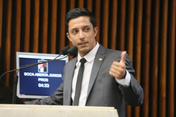 Boca Aberta Jr (PROS): segundo MP, deputado pagaria despesas pessoais dele e da família com salários desviados de assessores