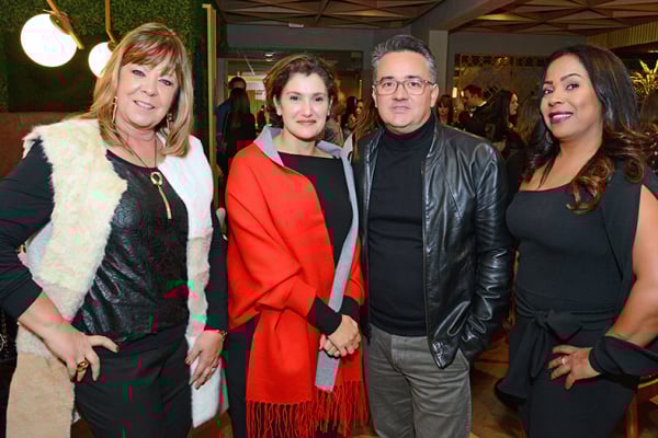 Cintia Helm, proprietária da Impermix, os arquitetos Luciana Patrão e Sérgio Valliatti e a gerente do Espaço Impermix Luciane Benevides