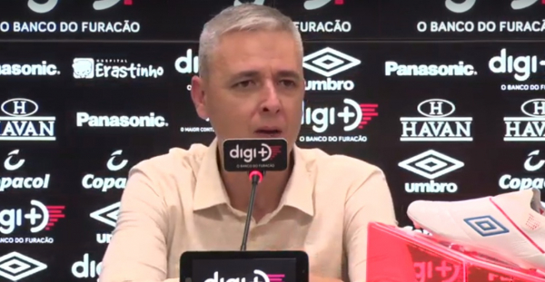 Tiago Nunes, durante a coletiva desse domingo