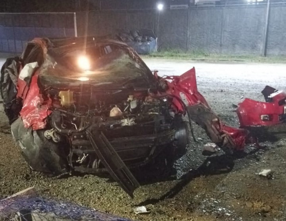 Um dos veículos que protagonizaram acidente de trânsito em Araucária, na RMC