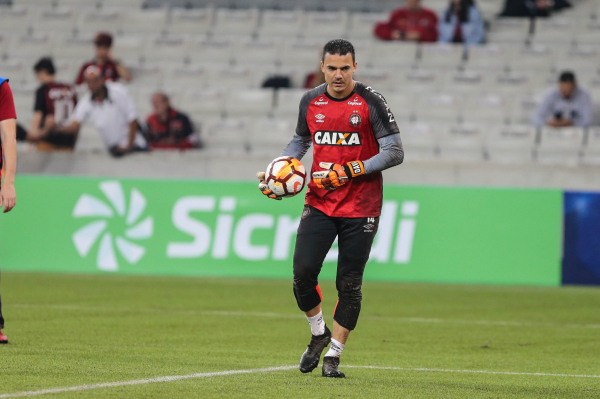 Felipe Alves pelo Athletico Paranaense, nos tempos de Fernando Diniz