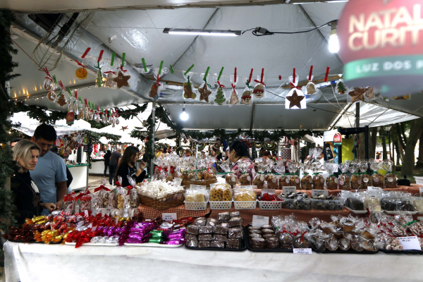 Comidinhas e panetones nas praças de Curitiba neste Natal