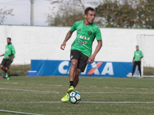 Rafinha treina no Coritiba, nas férias do futebol europeu de 2017