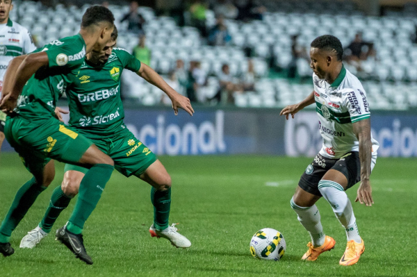 Igor Paixão em ação pelo Coritiba