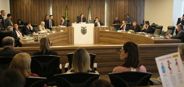 CCJ: proposta de fim da licença-prêmio sofre resistência da própria base do governo na Assembleia