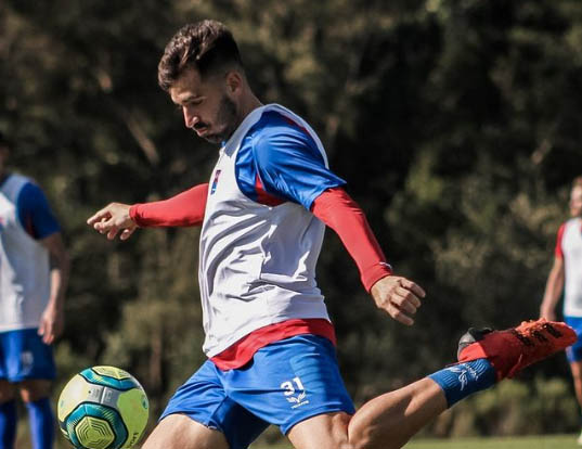 O lateral César Morais: garantido no time titular