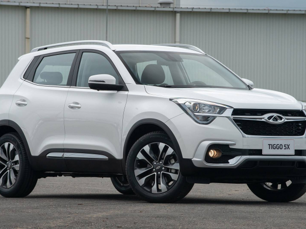 SUV compacto tem linhas modernas