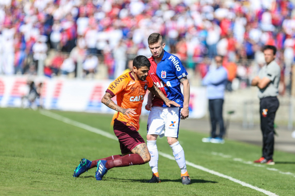 Paraná x Athletico, na Vila Capanema