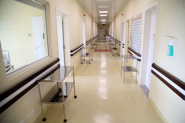 Hospitais particulares e filantrópicos viram o movimento cair drasticamente
