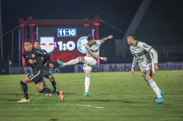 Bragantino x Coritiba, na quarta-feira: time paranaense levou o primeiro gol aos 7 minutos