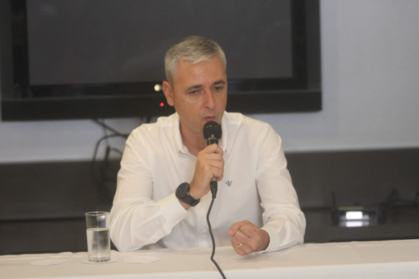 Tiago Nunes em entrevista coletiva, nessa quarta-feira