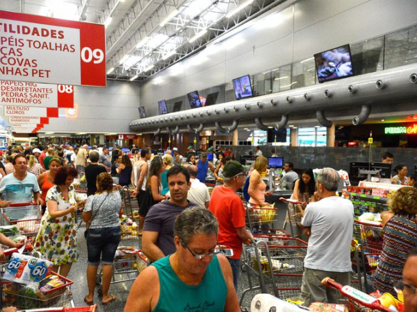 Com feriados e fins de semana prolongados, supermercados podem perder este ano R$ 1,93 bilhão, diz Fecomércio