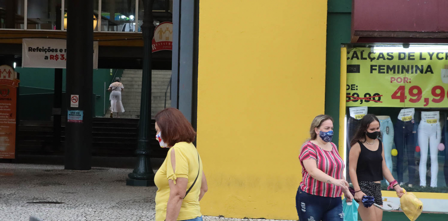 Com taxa de letalidade baixa, Curitiba prorroga bandeira amarela por sete dias