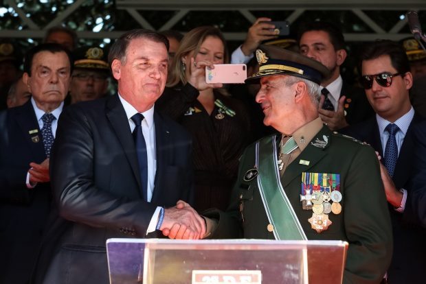 Bolsonaro transfere articulação política de Onyx Lorenzoni para general Ramos