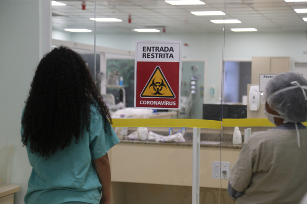 Casos ativos da Covid-19 em Curitiba triplicam ao longo de novembro