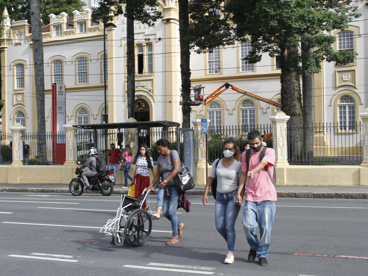 Em número de casos, novembro vira o pior mês da pandemia em Curitiba